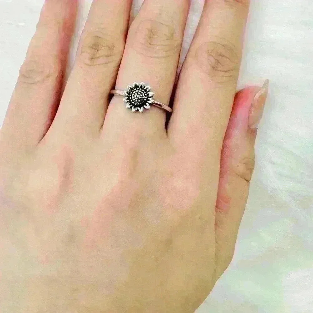 Vintage Sunflower Design Ring Silver Plated size 6